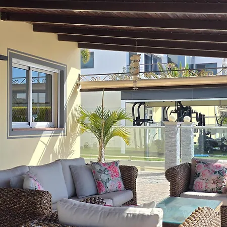 Karat Roque Del Conde *