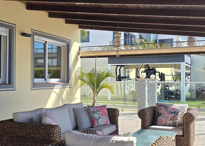 Karat Roque Del Conde *